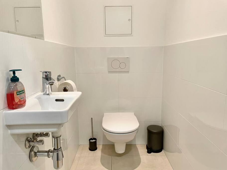 Premium Apartment With Terrace, A/C, Free Wifi And Netflix Wenen Buitenkant foto