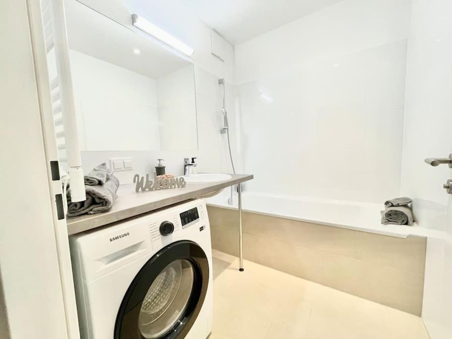 Premium Apartment With Terrace, A/C, Free Wifi And Netflix Wenen Buitenkant foto